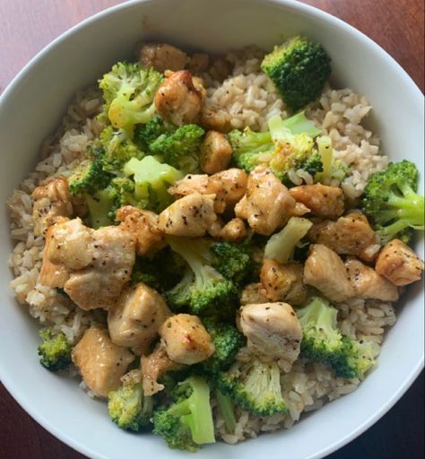 Healthy Meal With Rice, Meals To Make With Broccoli, Aesthetic Meal Ideas, Chicken Rice Bowls Healthy Easy Recipes, Healthy Meal Inspo Dinner, Chicken Rice And Broccoli Recipes, Meal Inspo Healthy, Meals Under $10, Rice Chicken And Broccoli