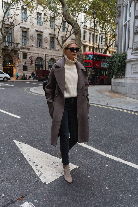 Suede Ankle Boots Outfit, Taupe Boots Outfit, Suede Boots Outfit, Wool Coat Outfit, Emma Hill, Boots Outfit Ankle, Casual Outfit Inspiration, Fall Winter Wardrobe, Grey Coat