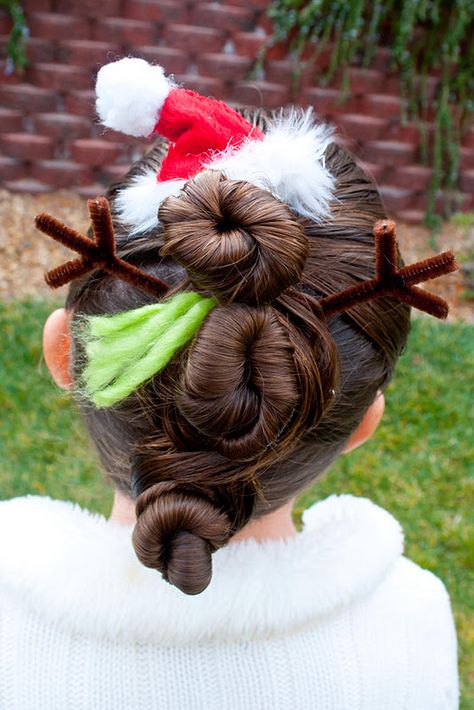 Holiday Hairstyles: Bandu Snowman, but use small black hat Easy Hairstyles For Kids, Girls Hairstyles Easy, Peinados Recogidos, Christmas Hairstyles, Hairstyles For Kids, Holiday Hairstyles, Christmas Hair, Simple Girl