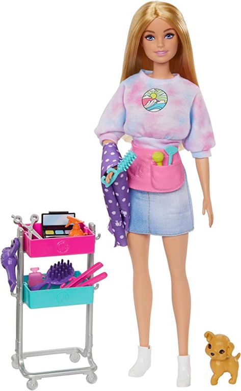 Amazon.com: Barbie On-set Stylist Doll & 14 Accessories, Blonde Malibu Fashion Doll with Cart, Smock, Makeup Palette, Puppy & More : Toys & Games Barbie Malibu, Makeup Themes, Brooklyn Style, Barbie Doll Set, Barbie Sets, Barbie Makeup, Barbie Family, Barbie Doll House, Barbie Style