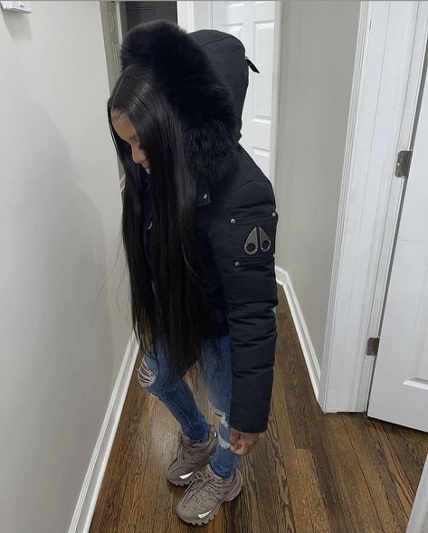 Comfy Winter Outfits Blackgirl, Moose Knuckles Woman Outfit, Coats Outfits Women, Hood Females, Jacket Outfit Black Women, Super Puff Outfit, Winter Fits Baddie, Moose Knuckles Jacket, Puffer Fits