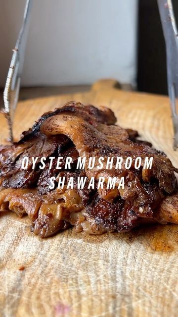 The Happy Pear on Instagram: "Oh my goodness. The only way to eat a shawarma…make it messy. Lots of BTS footage of it all over my face 🙌😅 Beautiful recipe - Meaty Mushroom Shawarma. Link in bio 💚" Meaty Mushroom Recipes, Vegan Shwarama Mushroom, Oyster Mushroom Shawarma, Mushroom Shawarma, Shawarma Grill, Oyster Mushroom Recipe, Shawarma Recipe, Dinner Entrees, Oh My Goodness