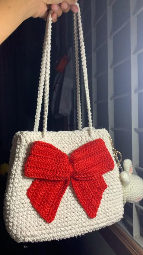 beautiful and amazing ideas of amazing crochet bags designs Crochet Bow Bag, Crochet Bow, Crochet Fairy, Amazing Crochet, Mode Crochet, Crochet Bag Pattern Free, Crochet Bows, Crochet Business, Crochet Design Pattern