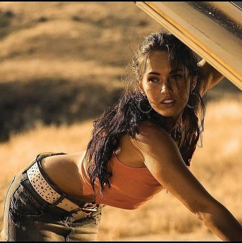 Megen Fox on Instagram: “She is Adorable ♥️😍 Follow @meganfoxlife . . . . . #meganfox #scarlettjohansson #jenniferlawrence #emmawatson #emmastone #salmahayek…” Megan Fox Transformers 2009, Megan Fox Transformers, Megan Fox Outfits, Fox Car, Melissa Fumero, Megan Denise Fox, Jennifer's Body, Megan Fox, Thanksgiving Outfit