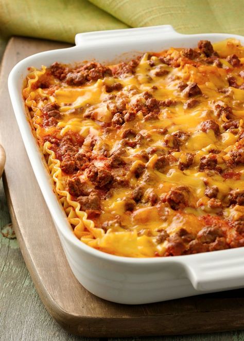 Combine two family favorites--lasagna and cheeseburgers--in an ooey-gooey good casserole! Make the night before a busy night for a heat-and-eat dinner everyone will love. Cheeseburger Lasagna, Frozen Lasagna, Baked Lasagna, Best Casseroles, Make Ahead Meals, Paula Deen, Frozen Meals, Wrap Recipes, Casserole Dish