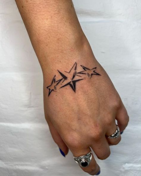 66 🄰🅁🄶🄾🅂 88 on Instagram: "Starrz for Jessica 💫 Thanks for making the trip and nice to meet you both! #handtattoo #smalltattoos #startattoo #handpoke #tinytattoo #finelinetattoo #brightontattoo" Tattoos Mum, Mum Tattoo, Tattoos 2024, Funky Tattoos, Sharpie Tattoos, Sick Tattoo, Handpoke Tattoo, Star Tattoo, Cool Tattoos For Guys