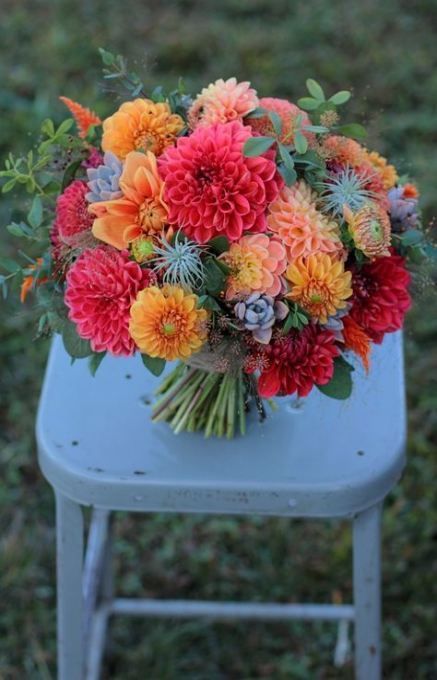 Dahlia Wedding Bouquets, Orange Dahlias, Bouquet Succulent, Dahlias Wedding, Autumn Bridal, Dahlia Bouquet, Bridal Bouquet Fall, Succulent Bouquet, Floral Arrangements Diy