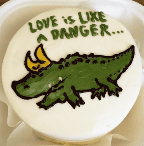 Alligator Loki Birthday cake ideas design decorations Images Loki Birthday Party, Loki Party, Loki Birthday, Loki Cake, Marvel Cake Ideas, Marvel Birthday Cake, Alligator Birthday, Thematic Cake, Small Birthday Cakes