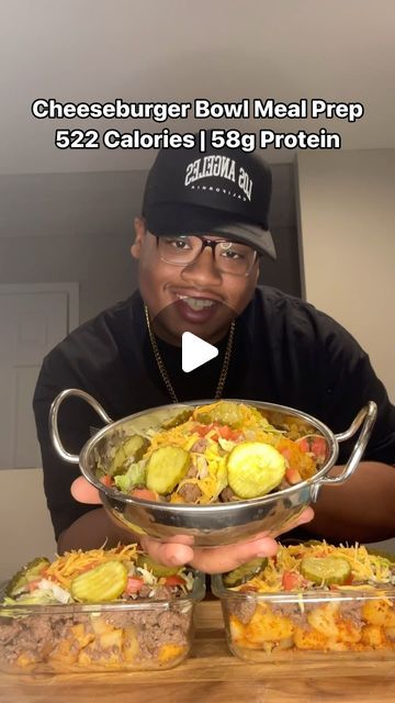 Quise Thomas on Instagram: "CheeseBurger Bowl Meal Prep (Makes 3 Servings)

Macros:
522 Calories | 53g Carbs | 9g Fat | 58.5g Protein

Ingredients:
888g Russet Potatoes 
1.5Lbs 96/4 Ground Beef
42g Fat Free Cheddar Cheese
Veggies Of Choice

Instructions:
Peel & Dice Potatoes.
Boil for 8 Minutes.
Season and Bake at 350 for 30 Min.
Season and Brown Beef.
Divide Evenly 3 Ways. Rinse Cheese and top with veggies.
Serve & Enjoy!

#cheeseburger #burger #potato #potatoes #meal #mealprep #mealprepping #mealideas #mealprepideas #lowcalorie #lowcaloriemeals #lowcalorierecipes #highprotein #highproteinmeals #highproteinrecipes #healthy #healthyrecipes #healthyfood #healthyeating #easyrecipeideas #macrofriendly" Meal Prep Cheeseburger Bowl, High Protein Low Calorie Ground Turkey Recipes, Cheeseburger Bowl, Aussie Fitness, Bowl Meal Prep, Protein Ingredients, Healthy Ground Beef, Protein Bowls, Beef Bowls