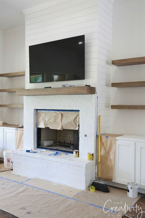 Casa Rock, Design Camino, White Brick Fireplace, Oak Floating Shelves, Built In Shelves Living Room, Fireplace Shelves, Brick Fireplace Makeover, Shiplap Fireplace, Fireplace Built Ins