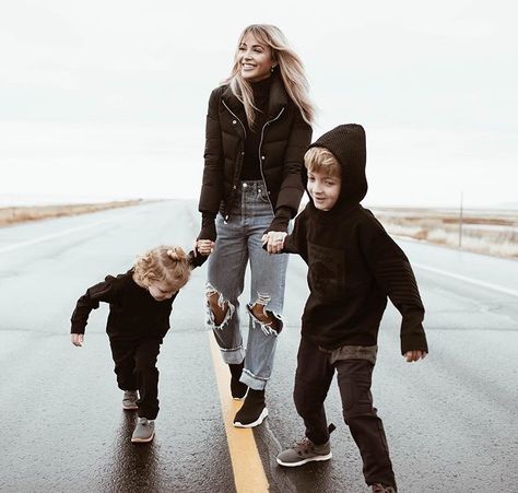 Creative Photoshoots, Grunge Photos, Family Travel Photography, Cara Loren, Mother Daughter Photos, Family Holiday Photos, Mom Photos, Mom Son, Street Fashion Photography