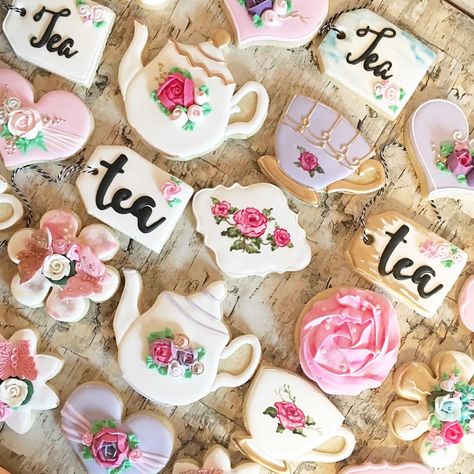 438 Likes, 19 Comments - Poonam (Pam) Toor (@sugarshimmer) on Instagram: “High tea sugar cookies ... #yyc #yyccookies #yycsugarcookies #yyccustomsugarcookies…” Ideas For Tea Party, Tea Party Bridal Shower Decorations, Ideas For Tea, Baby Tea Party, Tea Party Cookies, Super Cookies, Baby Tea, Kids Tea Party, Party Cookies