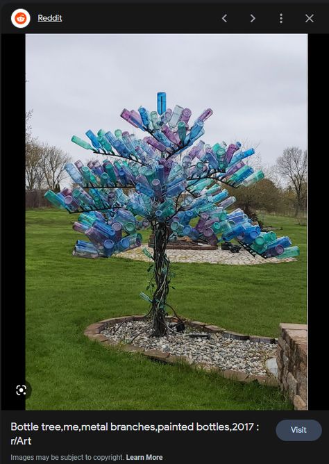 Wine Bottle Crafts Outdoor Garden Art, Wine Bottle Tree Diy Garden Art, Bottle Trees Ideas Yard Art Diy, Wine Bottle Trees Outdoor, Glass Bottle Garden Ideas, Bottle Tree Diy, Diy Bottle Tree, Bottle Trees Ideas Yard Art, Glass Bottle Tree