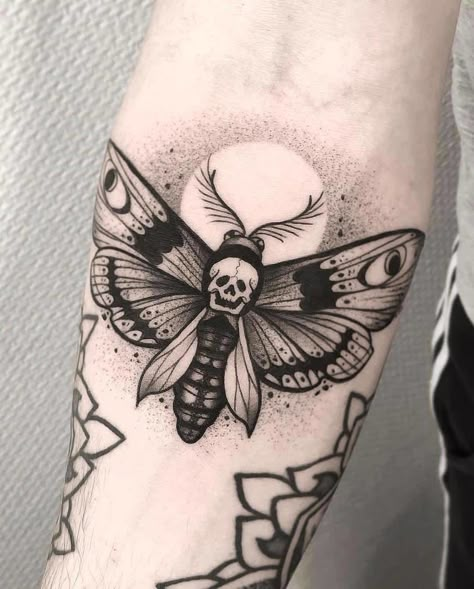 Eagle Chest Tattoo, Beachy Tattoos, Moth Tattoo Design, Special Tattoos, Daisy Tattoo, Moth Tattoo, Detailed Tattoo, Knee Tattoo, Calf Tattoo