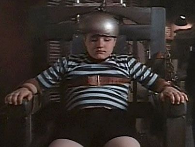 Pugsley - Electric Chair Pugsley Addams Costume, Lurch Addams, Addams Family Show, Old Sparky, Addams Family Costume, Addams Family Tv Show, John Astin, Pugsley Addams, Addams Family Values