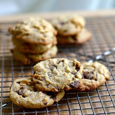 Mad About Maida: Heath Bar Peanut Butter Cookies Heath Bar Cookies, Bread Ice Cream, Scottish Shortbread Cookies, Heath Bar, Dessert Book, Jelly Cookies, Heath Bars, Ultimate Cookies, American Desserts