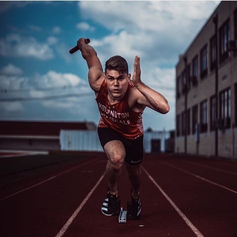 Track Photoshoot Photo Ideas Guys, Track Senior Pictures Boys, Track Pics, Track Senior Pictures, Guys Style, Track Pictures, Senior Pictures Boys, Senior Guys, Senior Photo