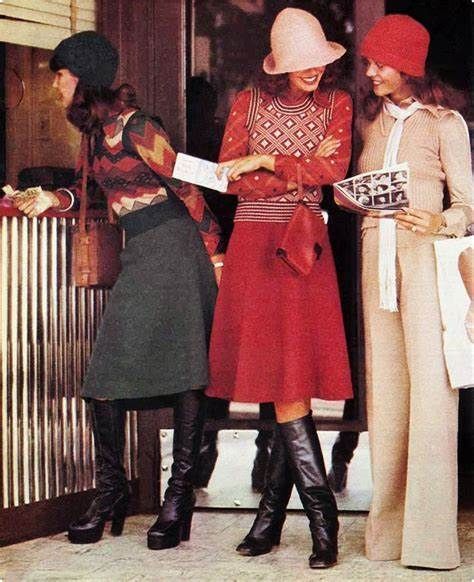 Colorful Photoshoot, 1970 Fashion, Fashion 1970s, 60s 70s Fashion, Fashion 70s, 60s And 70s Fashion, 70s Inspired Fashion, 70s Outfits, Three Women