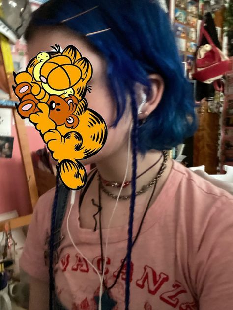 Coraline Hair Color, Blue Hair With Brown Roots, Orange And Teal Hair, Short Blue Hair Aesthetic, Bob Blue Hair, Colored Hair Aesthetic, Grunge Blue Hair, Weird Hair Colors, Blue Hair Bangs