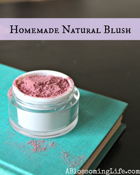 Homemade Natural Blush Homemade Blush, Makeup Recipes, Homemade Makeup, Diy Kosmetik, Natural Beauty Diy, Beetroot Powder, Arrowroot Powder, Natural Blush, Homemade Lotion