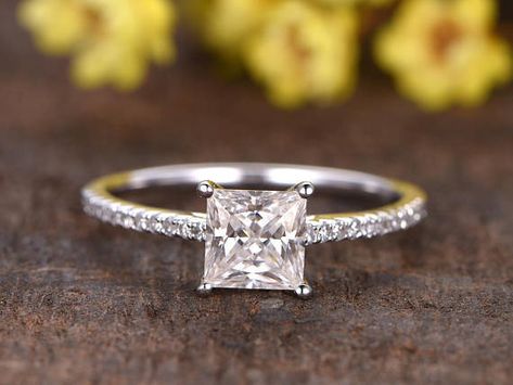 Moissanite Engagement Rings White Gold Diamond Wedding Rings, The Bling Ring, Beautiful Wedding Rings, Zierlicher Ring, Princess Cut Rings, Princess Cut Engagement Rings, Diamond Solitaire Ring, Wedding Rings Solitaire, Princess Cut Diamond