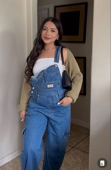 Outfit Ideas Aquarium, Fashion Inspo Outfits Medium Size, Curvy Hour Glass Outfits, Caitlyn Covington Fall, Period Friendly Outfits Summer, Style Inspiration Curvy Fit, First Hangout Outfit, Summer Fits For Midsize, Cute Fall Outfits Overalls