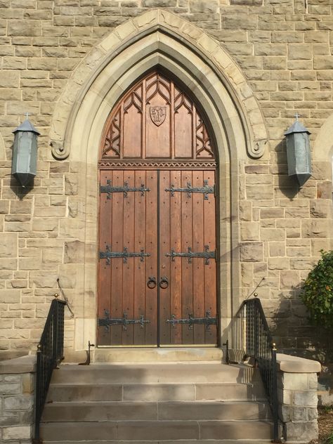 Gothic Arch minus Britton Tudor Arch, Pointed Arch, Gothic Door, Gothic Arch, Church Interior Design, Round Arch, Arch House, Arch Architecture, Sacred Architecture