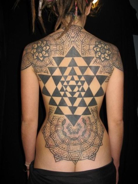 Just the Sri Yantra part. <3 great placement... kickass tatoo Sri Yantra Tattoo, Yantra Tattoo, Chakra Tattoo, Elbow Tattoo, Tatoo Inspiration, Woman Artist, Shri Yantra, Elbow Tattoos, Sri Yantra