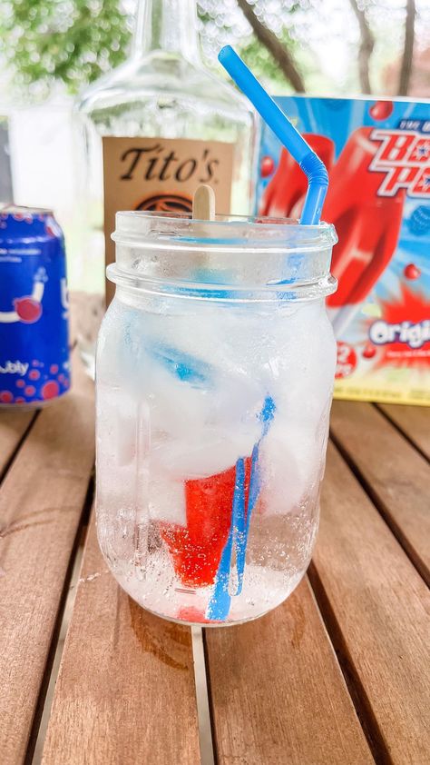 real.life.with.lisa on Instagram: Firecracker Cocktail ✨ 3 points!! ❤️🤍💙 The perfect Memorial Day weekend drink! 1. Ice 2. Vodka (I don’t count this �😜) 3. Blueberry… Memorial Day Cocktails, Alc Drinks, Alcoholic Drinks Vodka, Special Drinks, Memorial Wedding, Drink Mixes, Home Of The Brave, Memorial Day Weekend, Wedding Memorial