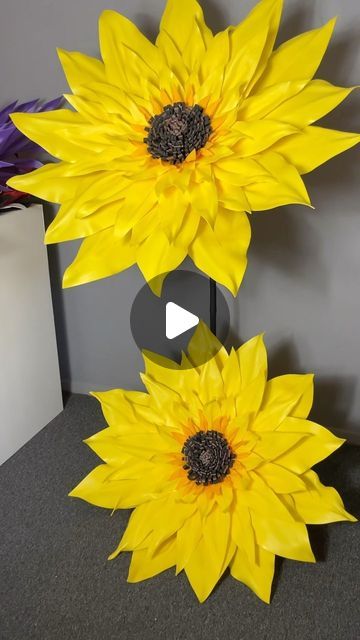 XLDecorations - Large Flowers & Wings on Instagram: "Giant sunflowers🌻 To order DM 🌻🤍 . . #diy #handmade #sunflowers #decorations #events #ukevents #uk #london #sunflowers #partydecor #eventdecor #wedding #craft #yellow #setup #walldecor #giantflowers #largeflowets #bigflowers #festival #shopdisplay #homedecor #decorideas" Sunflowers Decorations, Yellow Baby Shower Decorations, Giant Sunflower, Sunflower Crafts, Paper Sunflowers, Diy Baby Shower Decorations, Baby Shower Yellow, Giant Flowers, Sunflower Decor