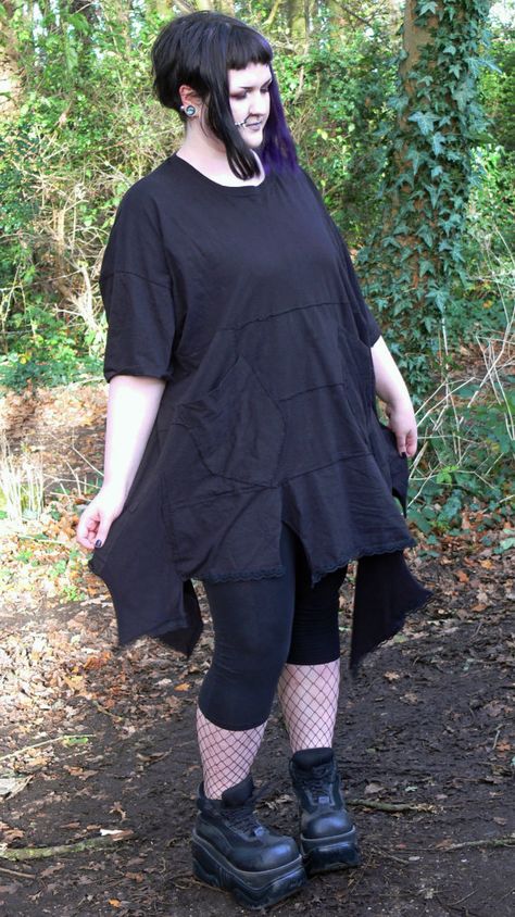 Fat Goth, Faerie Dress, Alternative Subcultures, Plus Size Goth, Strega Fashion, Casual Goth, Dark Mori, Hedge Witch, Nice Clothes