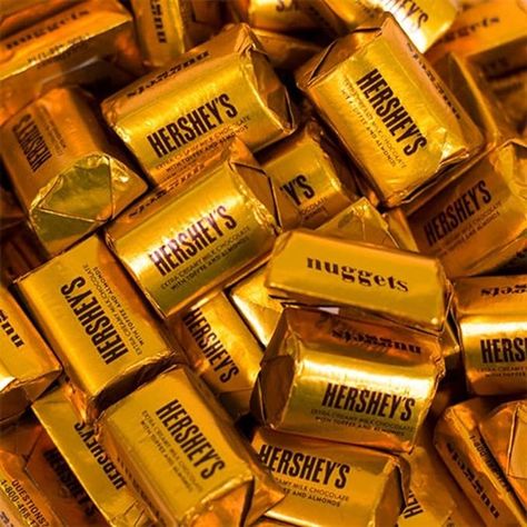 Amazon.com : Hershey's Gold Nuggets Extra Creamy Milk Chocolate Covered Toffee & Almonds Candy, Bulk Pack Of 2 Pounds : Grocery & Gourmet Food Hersheys Nuggets, Toffee Almonds, Gold Candy Buffet, Yellow Collage, Candy Aesthetic, Food Wallpapers, Graduation Food, Chocolate Decoration, 50 Party