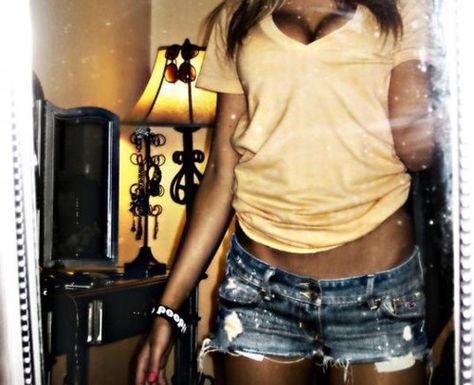 Yellow<3  Tan<3  Jean shorts<3 Tan Shorts Outfit, 2010s Tumblr, Tumblr Summer, Miss Me Outfits, 2010s Aesthetic, Tan Shorts, Waist Line, End Of The Line, Kesha