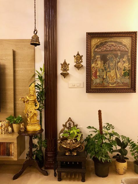 Indian Corner Decor Living Rooms, Traditional Indian Room Decor, Pooja Room Colour Ideas, South Asian Inspired Home, Home Entrance Ideas Indian, Traditional Home Decor Indian, Traditional Indian Home Decor, Indian Interior Design, Indian Wall Decor