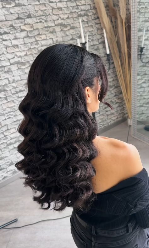 Homecoming Hairstyles For Big Foreheads, Quince Hair Simple, Hairstyles For Corset Dress, Hairstyles For Evening Gowns Night, Open Back Hairstyles Wedding, Braid Hairstyles For Wedding Bridesmaid, Madrina Hairstyles, Mexican Wedding Hairstyles, Quince Guest Hairstyles