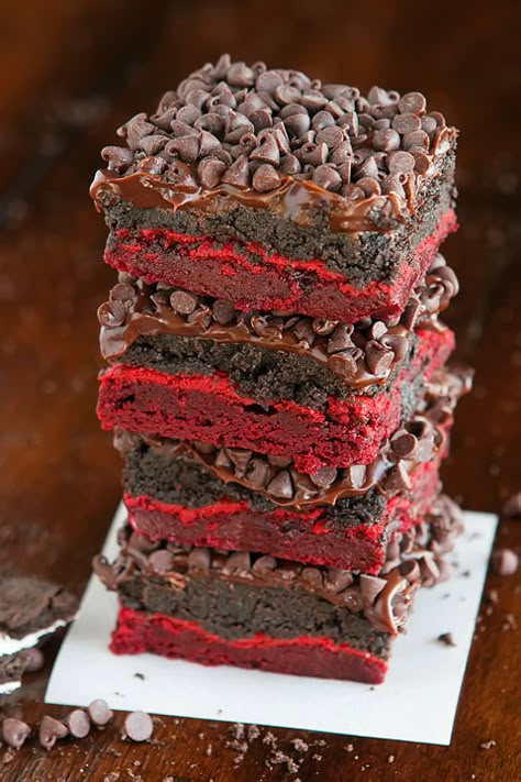 Red Velvet Oreo Truffle Brownies, Red Velvet Oreo Brownies, Oreo Truffle Brownies, Truffle Brownies, Truffle Filling, Oreo Truffle, Cake Mix Brownies, Red Velvet Desserts, Velvet Brownies