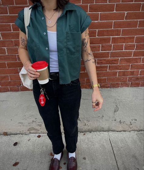 Queer Fashion Midsize, Masc Lesbian Outfits Cargo Pants, Tomboyish Aesthetic, Masc Fall Fits, Tall Masculine Woman, Lesbian Spring Fashion, Masc Lesbian Aesthetic Outfit, Non Binary Graduation Outfit, Fem And Masc Outfit