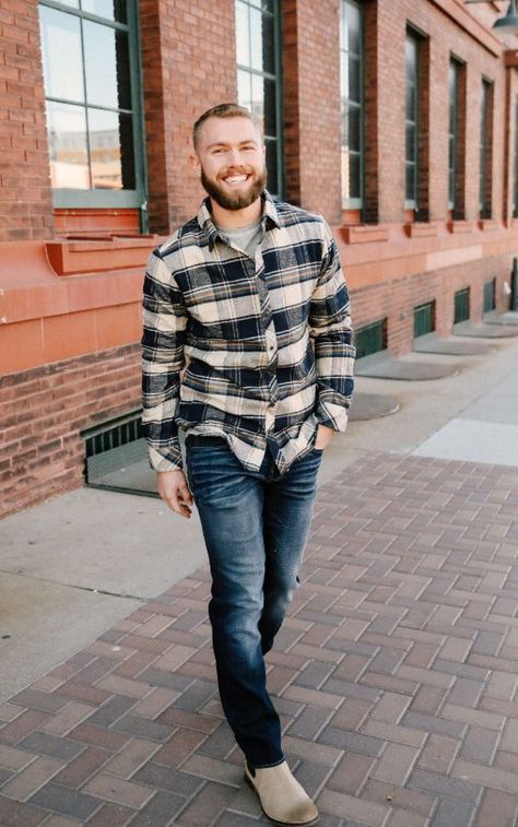 18 fall closet ideas for men: Enhance your style this season Closet Ideas For Men, Mens Flannel Shirt Outfit, Mens Casual Outfits Fall, Fall Flannel Outfits, Fall Mens Fashion, Flannel Wedding, Outfit With Vest, Fall Outfits Flannel, Casual Outfits Fall