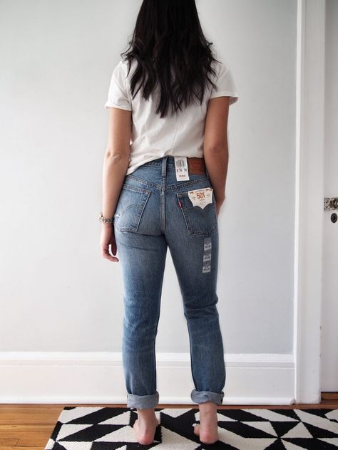 Your Guide to Levi's 501 Jeans (See Them On, Too!) | The Mom Edit Levis 501 Women Outfits, Levi's Jeans Outfit, Levi 501 Outfit, Levi 501 Jeans Women Outfit, Levis Women Outfits, 501 Jeans Outfit, 501 Levis Women Outfits, Levis 501 Outfit, Levi 501 Jeans Women