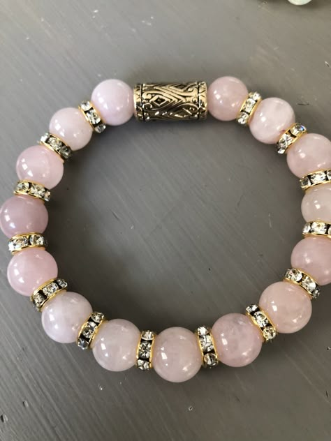 Beaded Bracelets For Women, Hand Beaded Bracelets, Crystal Beaded Bracelets Diy, Stones Bracelets Ideas, Pink Beaded Bracelets Diy, Bracelet Crystal Beads, Glass Beaded Bracelet Ideas, Crystal Beads Bracelets Ideas, Beaded Bracelets Crystal