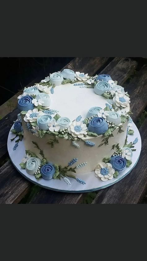 Light Blue 2 Tier Cake, Periwinkle Birthday Cake, Blue Rose Cake Birthday, Blue And White Cake Birthdays, Blue And White Cake Design, Light Blue Birthday Cake, Blue And White Birthday Cake, Blue Cake Ideas Birthday, White Roses Cake