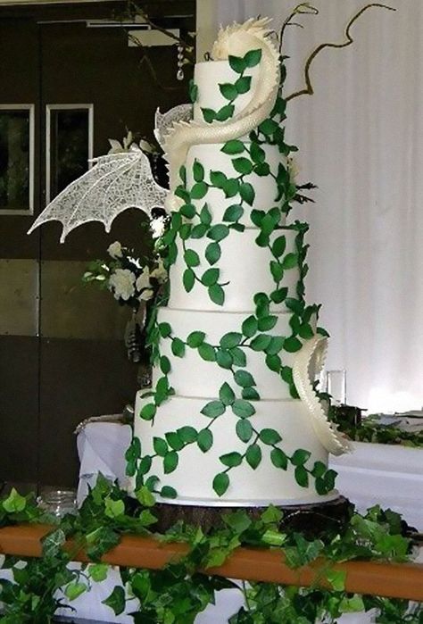 Wedding Cake Fantasy Wedding Theme, Cake Dragon, Shrek Wedding, Dragon Wedding Cake, Medieval Wedding Theme, Smaug Dragon, Lotr Wedding, Cake Rustic, Cake Elegant