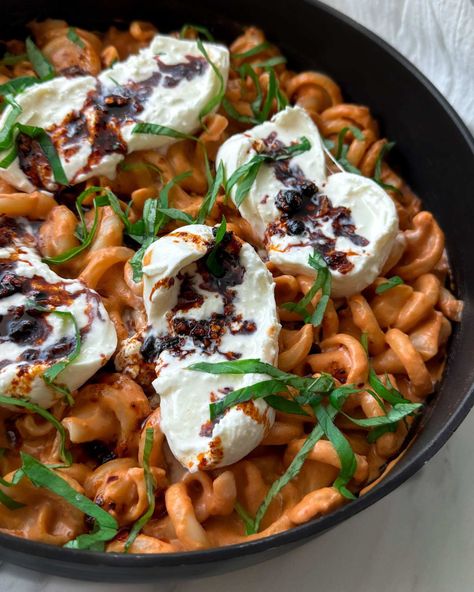 Spicy Vodka Pasta with Burrata - Crafty Cookbook Easy Vegetarian Pasta, Pasta With Burrata, Spicy Vodka Pasta, Vegetarian Pasta Dishes, Chili Crisp, Vodka Pasta, Freezer Meal Prep, Vodka Sauce, Vegetarian Pasta