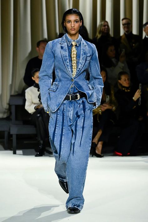 Schiaparelli Fall 2024 Ready-to-Wear Runway, Fashion Show & Collection Review [PHOTOS] Schiaparelli Dress, Runway Hair, Mens Fashion Wear, Fur Clothing, Runway Trends, Denim Trends, Denim Details, Fashion Show Collection, Spring Outfits Casual