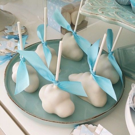 Cloud Theme Party, Cloud Baby Shower Theme, Baby Boy Birthday Themes, Hot Air Balloon Cake, Cloud Party, Cake Pop Designs, Baby Shower Sweets, Cloud Theme, Airplane Baby Shower