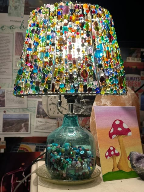 Homemade Lampshade, Beaded House Decor, Beaded Home Decor, Bead Lamp, Homemade Lamps Ideas, Lampshades Ideas, Bead Lampshade, Beaded Lampshade Diy, Beaded Lamp Shade