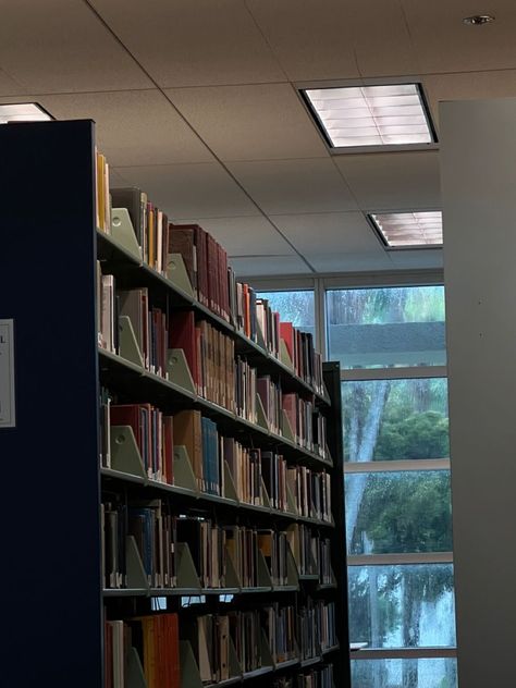 Raining At School Aesthetic, Rainy Day Library Aesthetic, Rainy Day At School Aesthetic, Early Fall Morning Aesthetic, Rainy College Aesthetic, Schoolcore Aesthetics, Midwest College Aesthetic, Rainy Study Aesthetic, Rainy School Day Aesthetic