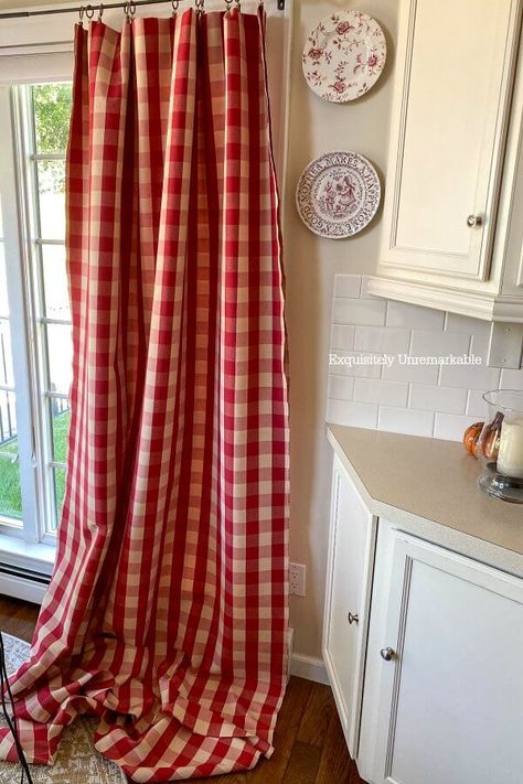 Making Long Curtain Panels Cortinas Country, French Country Curtains, Gingham Curtains, Buffalo Check Curtains, Check Curtains, Plaid Curtains, Red Cottage, Red Panels, Country Curtains