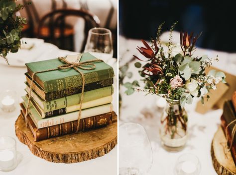 Book Centrepiece Wedding, Book Wedding Centerpieces, Barn Wedding Centerpieces, Book Centerpieces, Book Themed Wedding, Simple Wedding Centerpieces, Anniversaire Harry Potter, Wedding Floral Centerpieces, Wedding Centerpieces Diy