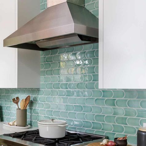 Kitchen Teal Backsplash, Aqua Backsplash, Bright Kitchen Colors, Teal Backsplash, Kitchen Teal, Mid Century Modern Kitchen Remodel, Brick Backsplash Kitchen, Turquoise Tile, Modern Kitchen Remodel